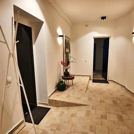 Metropole Royal Apartment *