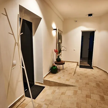 דירה Metropole Royal